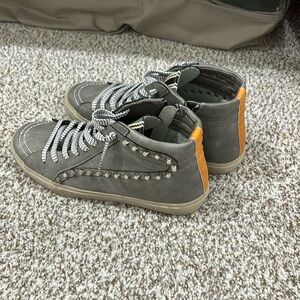 Excellent condition womens Shu shop 8.5